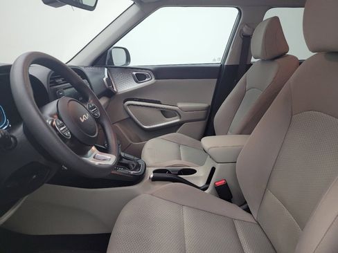 Used 2025 Kia Soul LX image 17