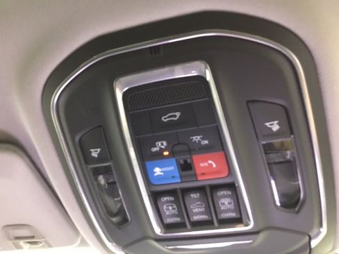 Used 2022 Jeep Grand Cherokee L Limited w/ Luxury Tech Group II AWD/4WD image 47