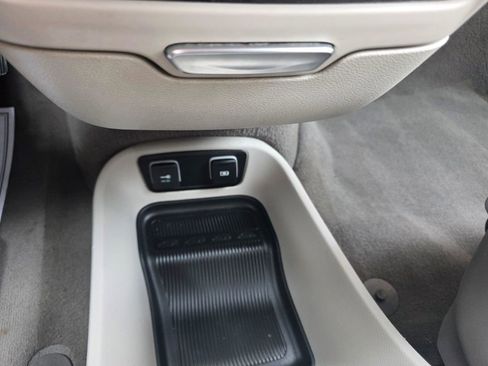 Used 2021 Chrysler Voyager Lxi FWD image 38