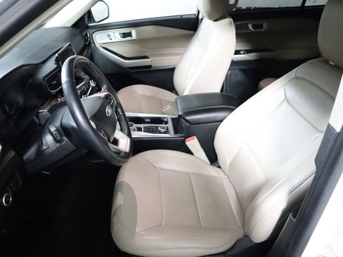 Used 2023 Ford Explorer Limited image 23