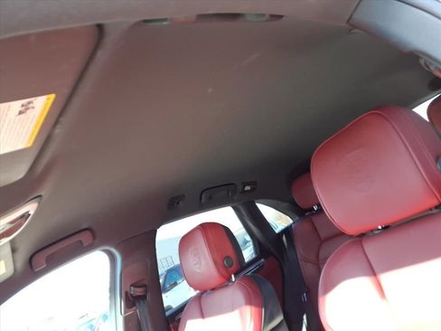 Used 2023 Porsche Macan Turbo image 12