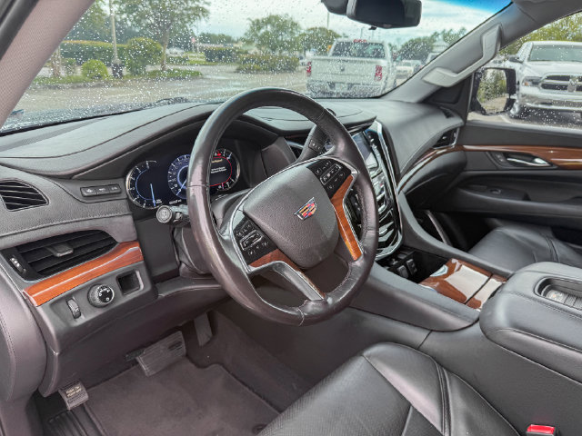 Used 2018 Cadillac Escalade Luxury RWD image 14