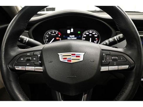 Used 2023 Cadillac XT4 Luxury w/ Cold Weather Package FWD image 35