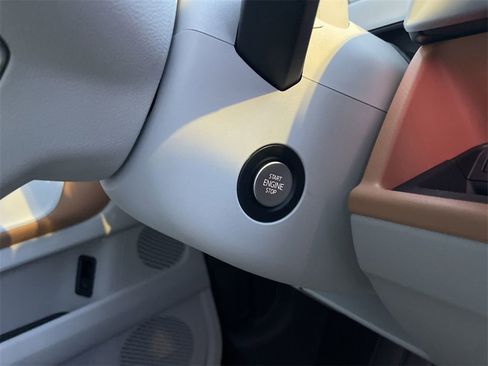 Used 2025 Volkswagen ID. Buzz 1st Edition image 26