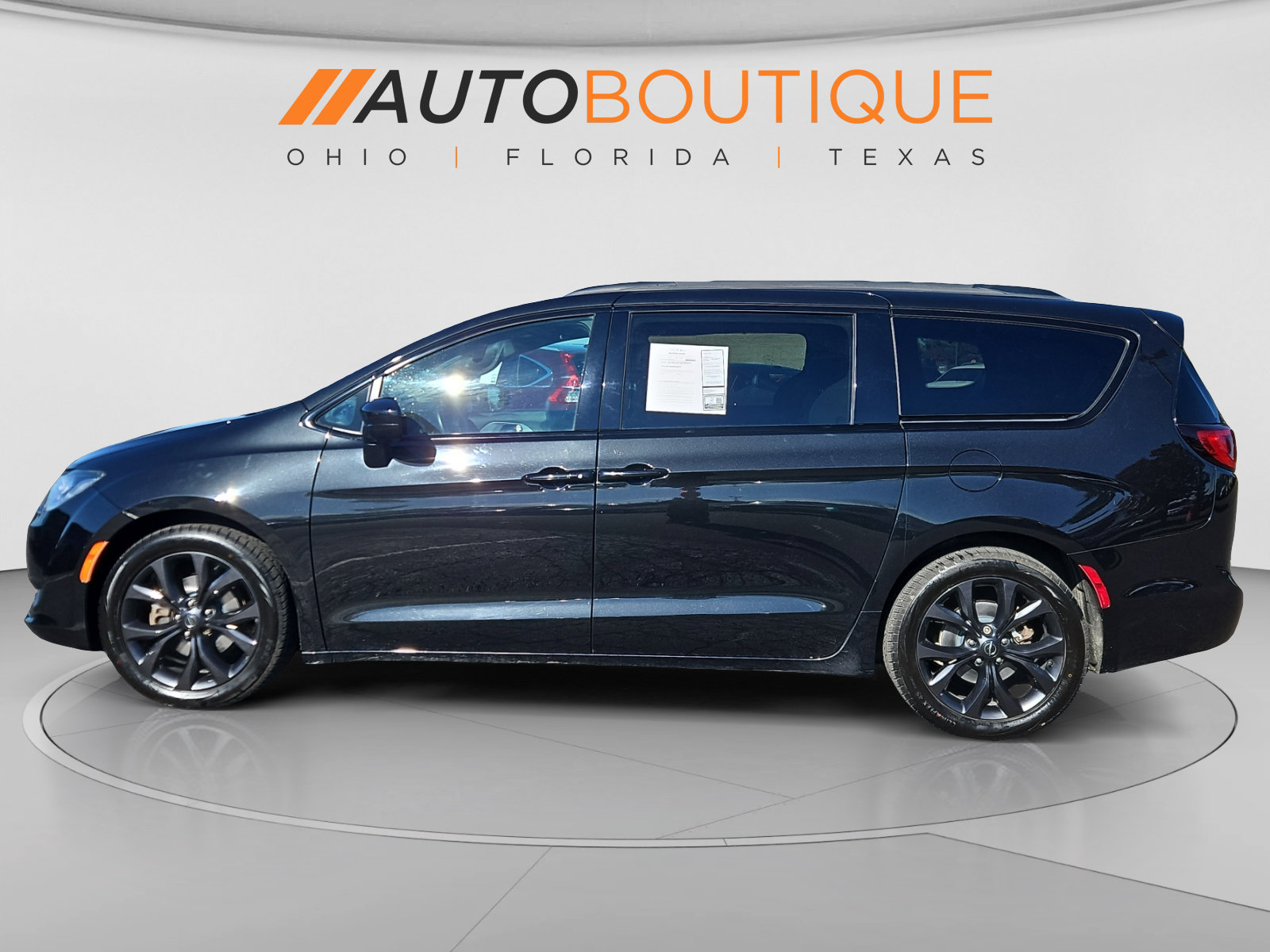 Used 2020 Chrysler Pacifica Touring-L Plus w/ S Appearance Package FWD image 2