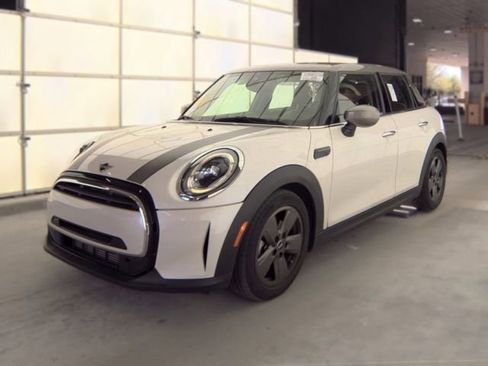Used 2023 MINI Cooper 4-Door Hardtop w/ Signature Upholstery Package FWD image 13