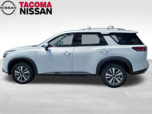 New 2025 Nissan Pathfinder SL image 2
