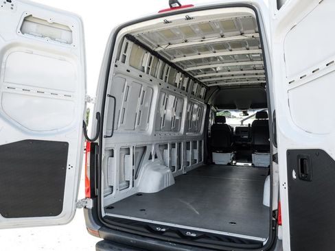 Used 2023 Mercedes-Benz Sprinter 2500 image 44