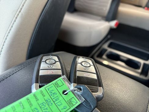 Used 2020 Ford Explorer XLT image 26