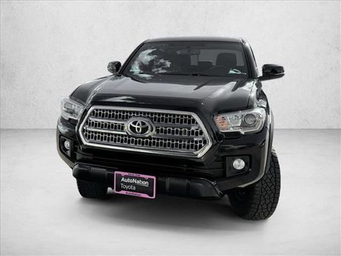 Used 2017 Toyota Tacoma TRD Off-Road w/ Premium & Technology Package AWD/4WD image 2