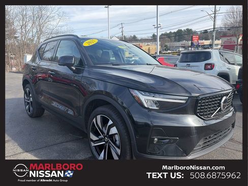 Used 2025 Volvo XC40 B5 Plus AWD/4WD image 1