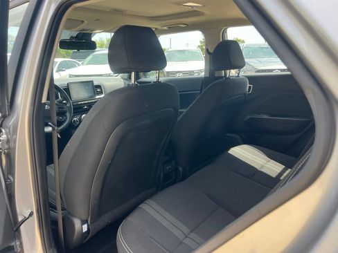 Used 2025 Hyundai Venue SEL FWD image 15