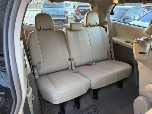 Used 2013 Toyota Sienna Limited image 15