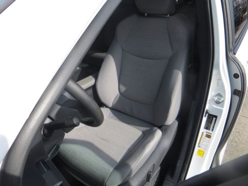 Used 2025 Toyota Sienna LE image 23