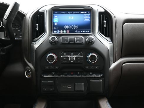 Used 2022 Chevrolet Silverado 3500 LTZ w/ LTZ Convenience Package AWD/4WD image 17