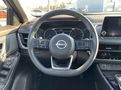 Used 2023 Nissan Rogue SV image 12