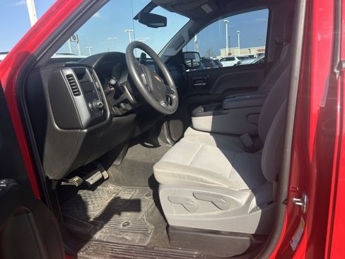 Used 2018 Chevrolet Silverado 1500 Custom w/ Custom Value Package image 12