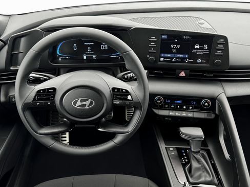 New 2025 Hyundai Elantra Sport FWD image 17
