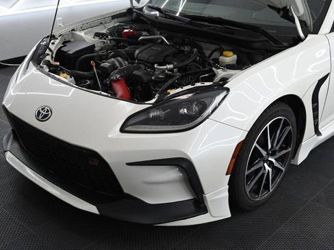 Used 2022 Toyota GR86 RWD image 15