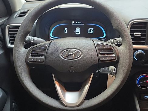 Certified 2025 Hyundai Venue SE image 15