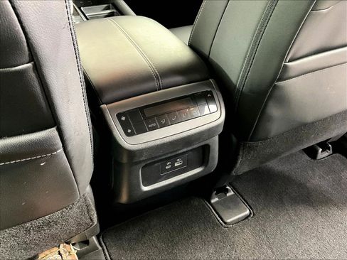 Used 2025 Nissan Pathfinder SL AWD/4WD image 10