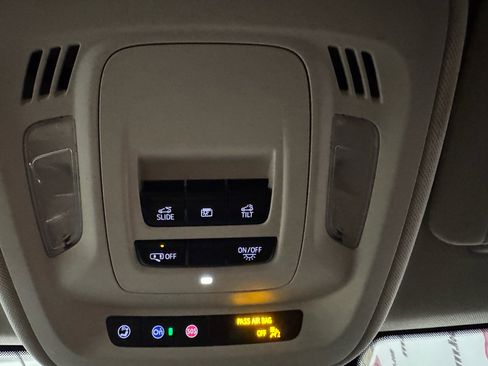 Used 2023 Buick Envision Essence w/ Sport Touring Package FWD image 17