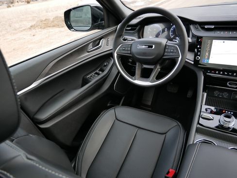 New 2026 Jeep Grand Cherokee Limited image 9