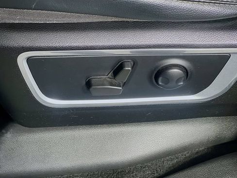 Used 2022 RAM 1500 Laramie AWD/4WD image 12