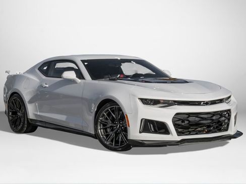 Used 2018 Chevrolet Camaro ZL1 image 4