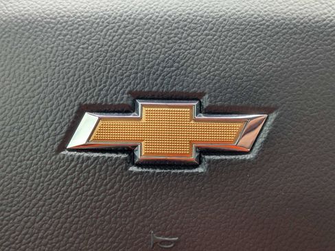 Used 2022 Chevrolet Traverse LS FWD image 33