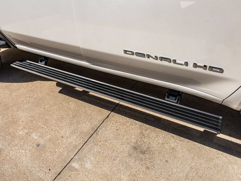 Used 2025 GMC Sierra 2500 Denali Ultimate AWD/4WD image 13