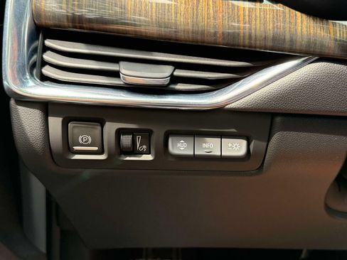 Used 2019 Cadillac XT4 Premium Luxury AWD/4WD image 30