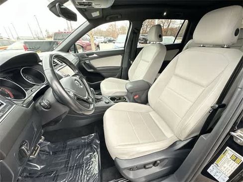 Used 2021 Volkswagen Tiguan SE R-Line image 17