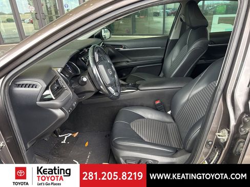 Used 2020 Toyota Camry SE w/ Convenience Package image 13