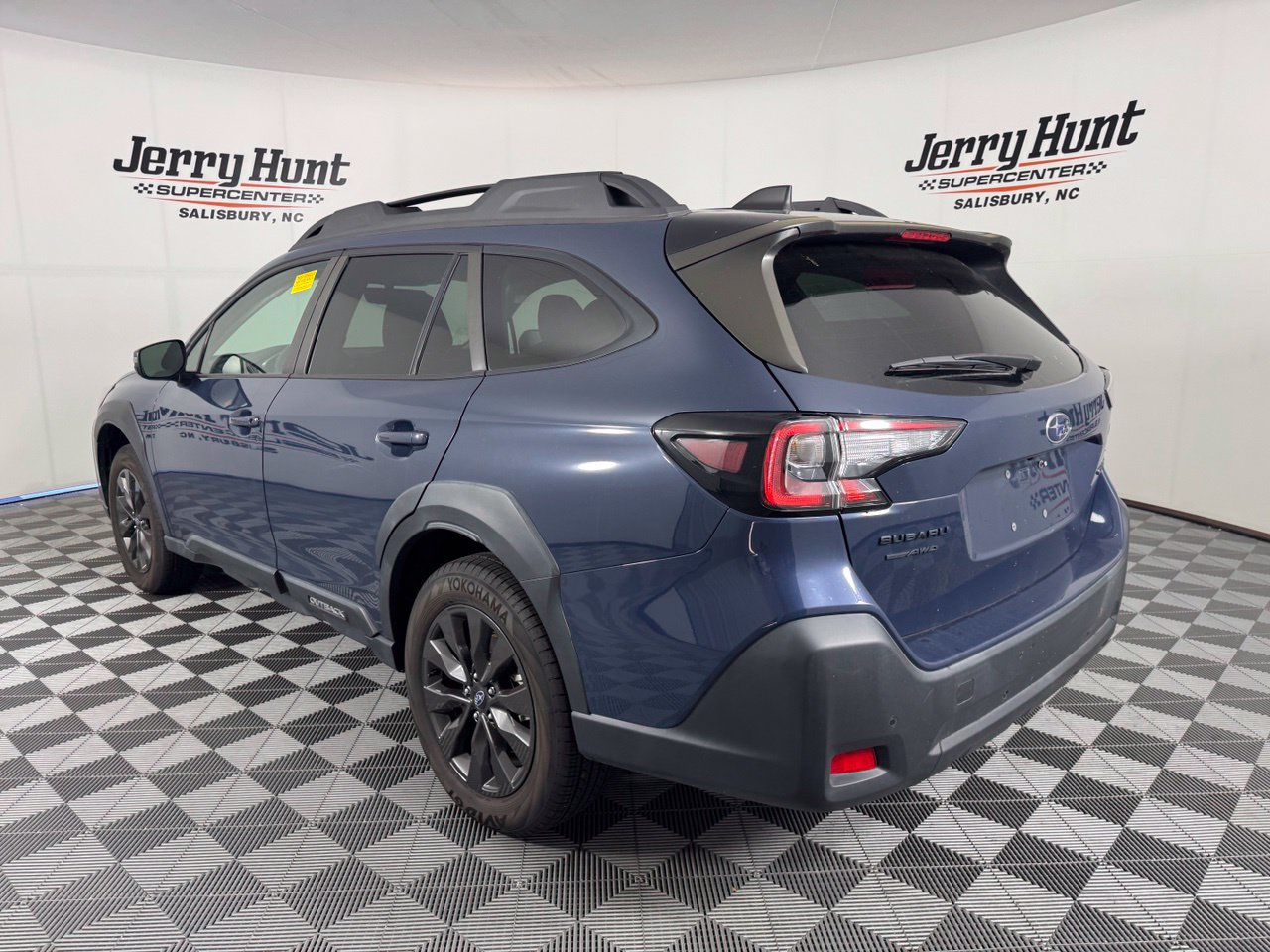 Used 2025 Subaru Outback Onyx Edition AWD/4WD image 9