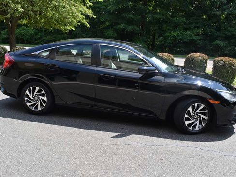 Used 2016 Honda Civic EX image 3