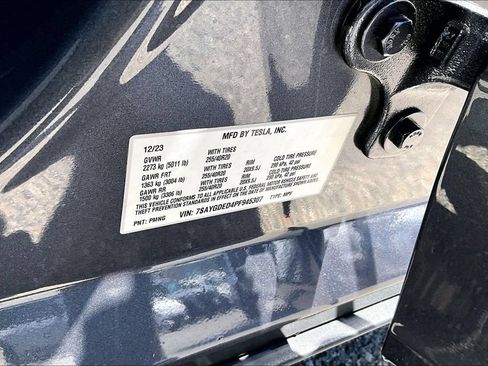 Used 2023 Tesla Model Y 2WD image 17