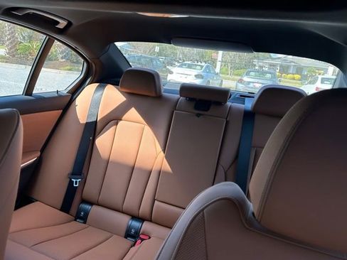 Used 2025 BMW 330i Sedan w/ M Sport Package image 15