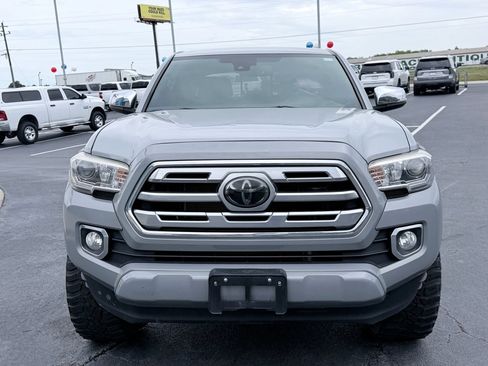 Used 2018 Toyota Tacoma Limited AWD/4WD image 3