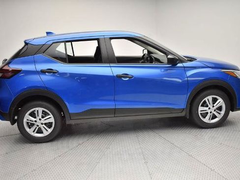 Certified 2025 Nissan Kicks Play S FWD image 4