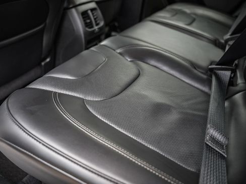 Used 2019 Jeep Cherokee Limited AWD/4WD image 34
