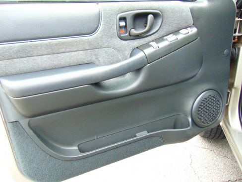 Used 2002 Chevrolet Blazer LS w/ Preferred Equipment Group image 44