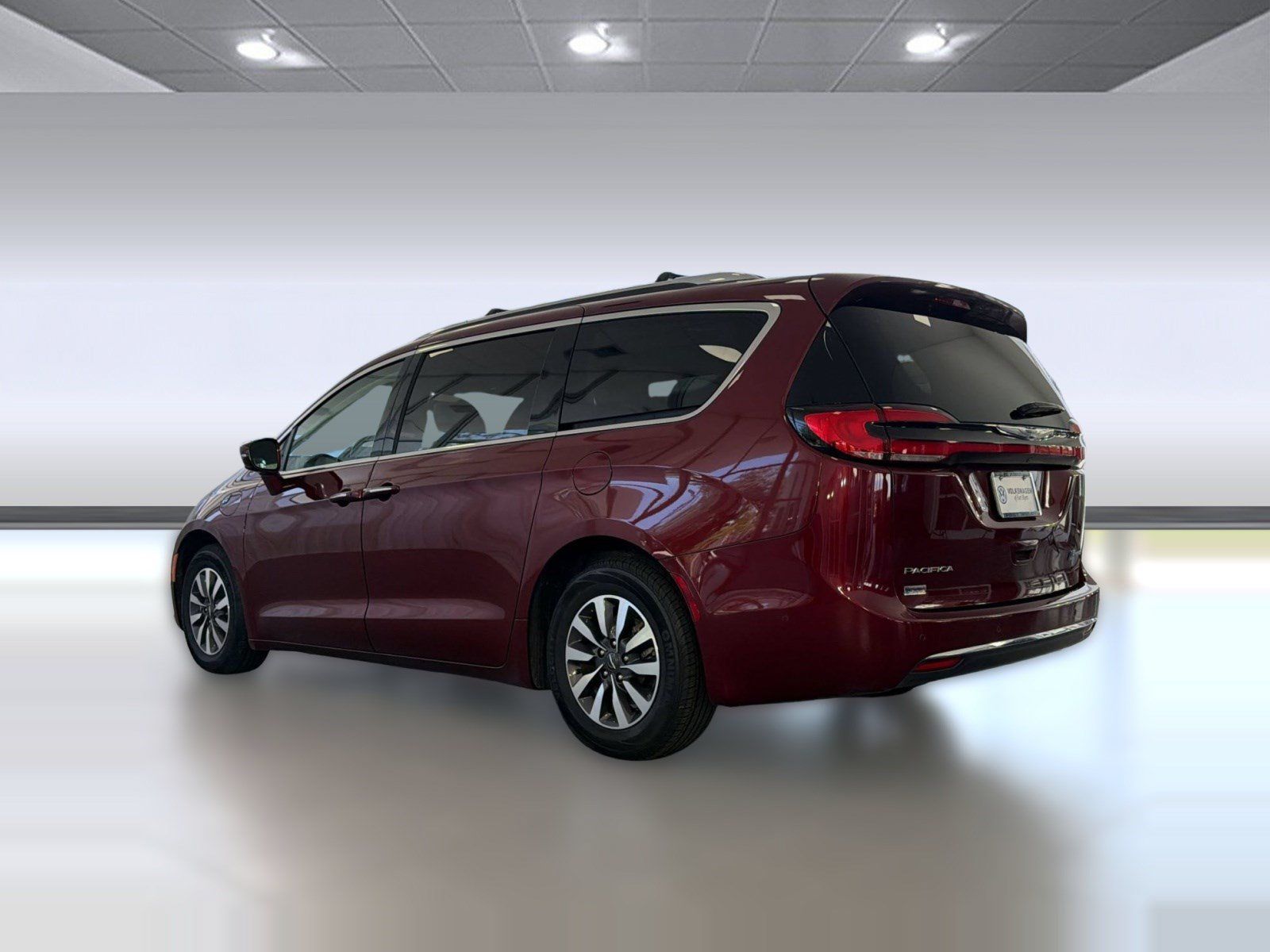 Used 2021 Chrysler Pacifica Touring-L w/ Uconnect Theater Family Group FWD image 3