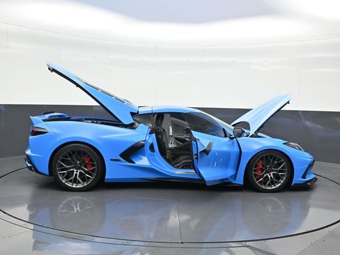 Used 2020 Chevrolet Corvette Stingray Preferred Cpe w/ 2LT Preferred Equipment Group RWD image 34