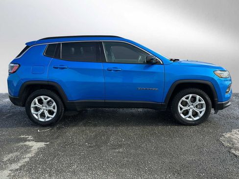 Used 2024 Jeep Compass Latitude AWD/4WD image 2