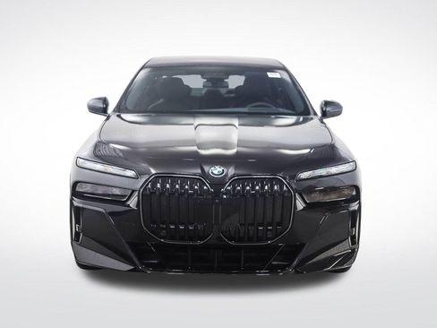 Used 2026 BMW 750e xDrive w/ Executive Package AWD/4WD image 8