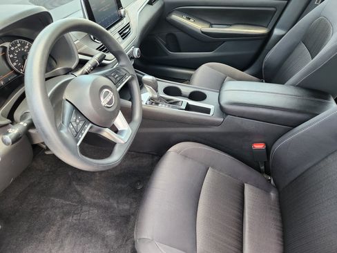 Used 2025 Nissan Altima 2.5 SV FWD image 13