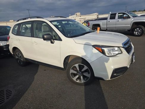 Used 2017 Subaru Forester 2.5i w/ Alloy Wheel Package AWD/4WD image 3