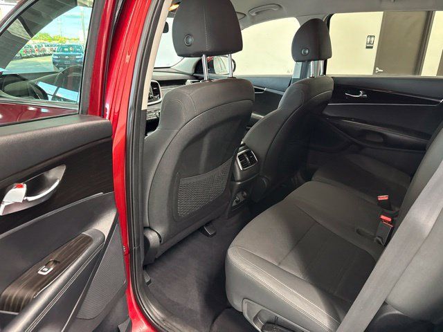 Used 2020 Kia Sorento LX AWD/4WD image 19