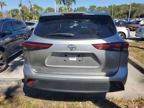 Used 2023 Toyota Highlander XLE image 7